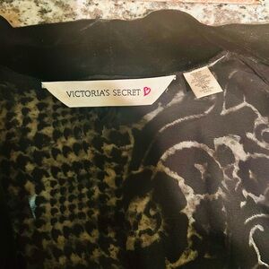 Victoria Secret Classic lace Kimono style Robe with Velvet Accents